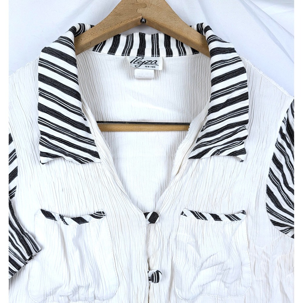 Vintage Crepe Button Up Blouse Ilyza Usa Y2k 90s White & Black 19/20